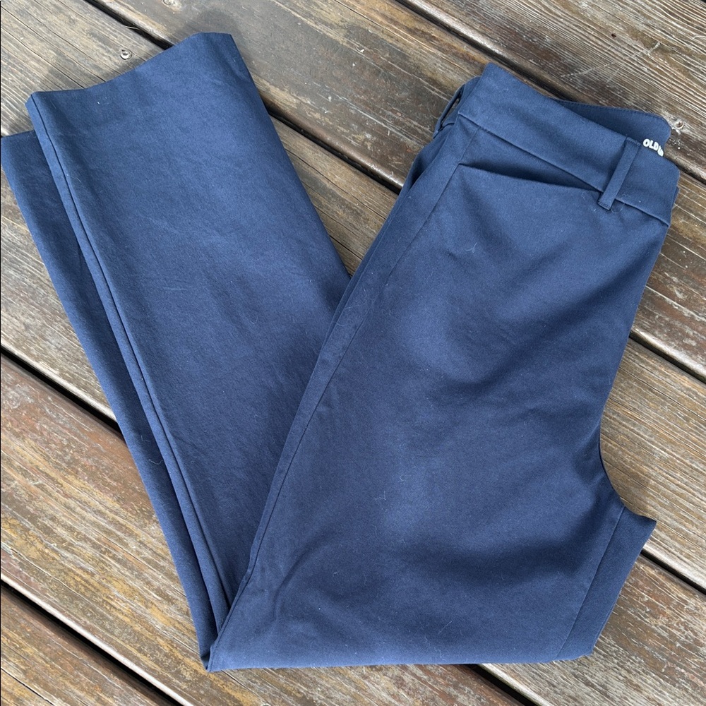 Old Navy High-Rise Pixie Straight Pants
Secret-Smooth Pockets